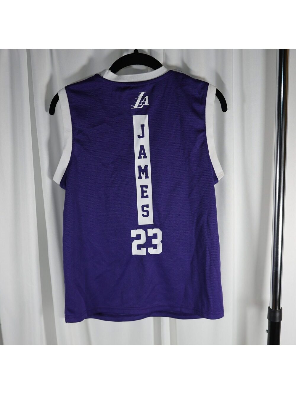 Los Angeles Lakers LeBron James #23 Jersey - Picture 4 of 4
